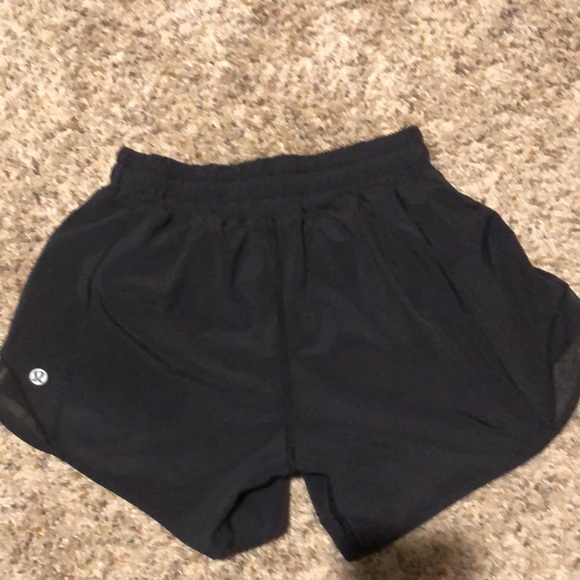 Lululemon Hotty Hot Low Rise Shorts Size 2, Inseam 4” - Picture 2 of 4